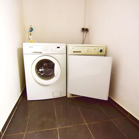 Work & Niederkassel 別荘