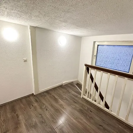 Work & Niederkassel 別荘 *