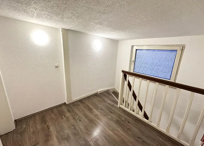 Work & Niederkassel Feriehus *